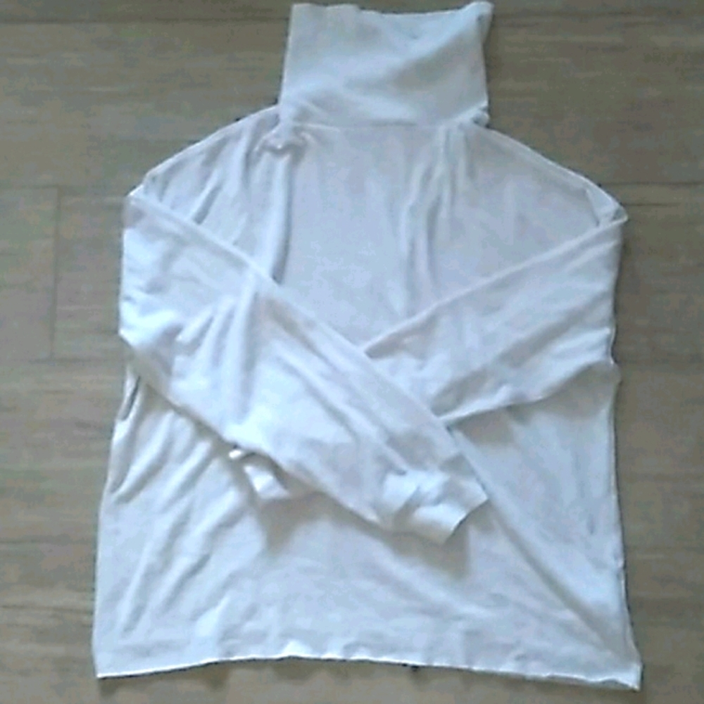 White sweater with collar neck.
